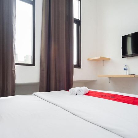 Hotel Reddoorz At Jalan Bangau Palembang Exteriér fotografie