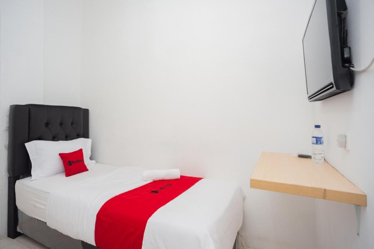 Hotel Reddoorz At Jalan Bangau Palembang Exteriér fotografie