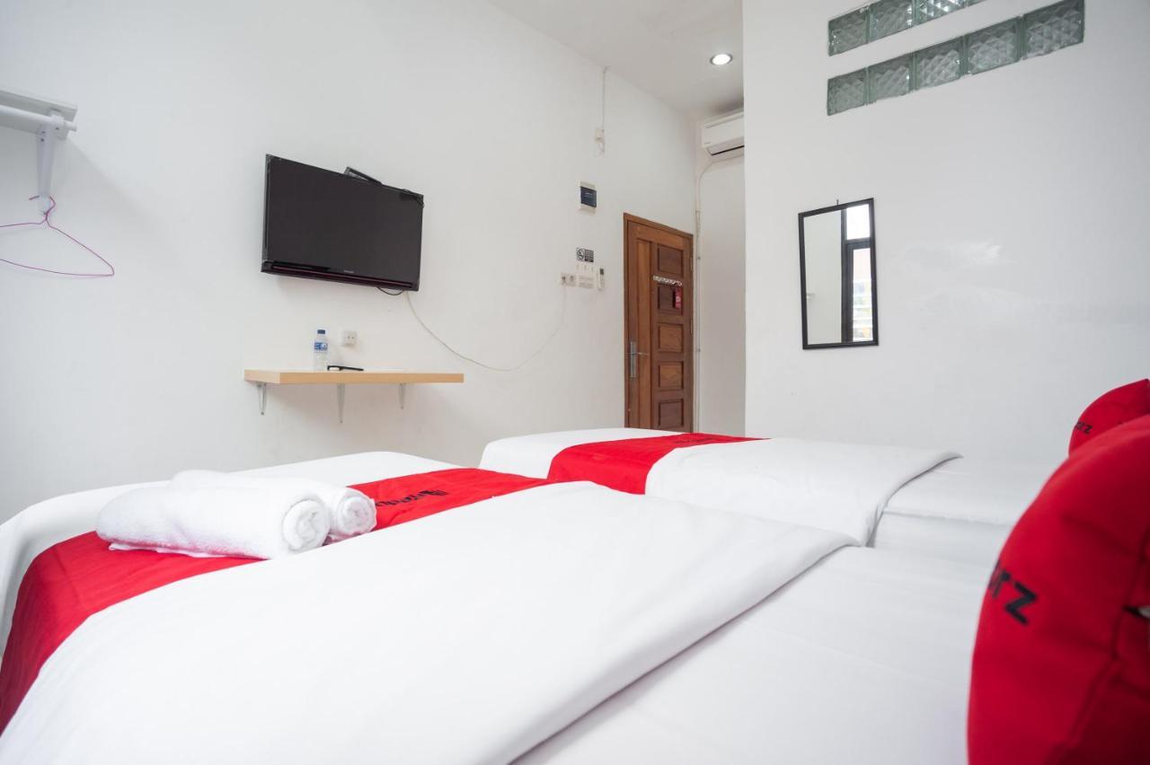 Hotel Reddoorz At Jalan Bangau Palembang Exteriér fotografie
