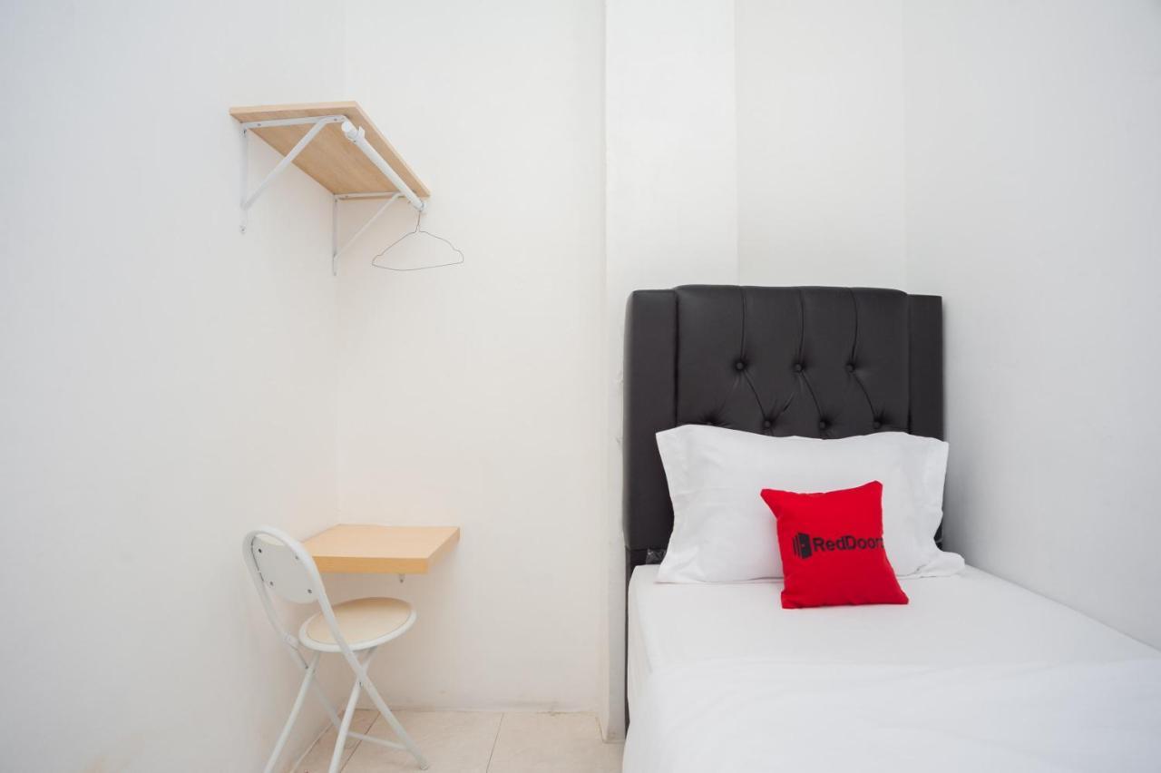 Hotel Reddoorz At Jalan Bangau Palembang Exteriér fotografie