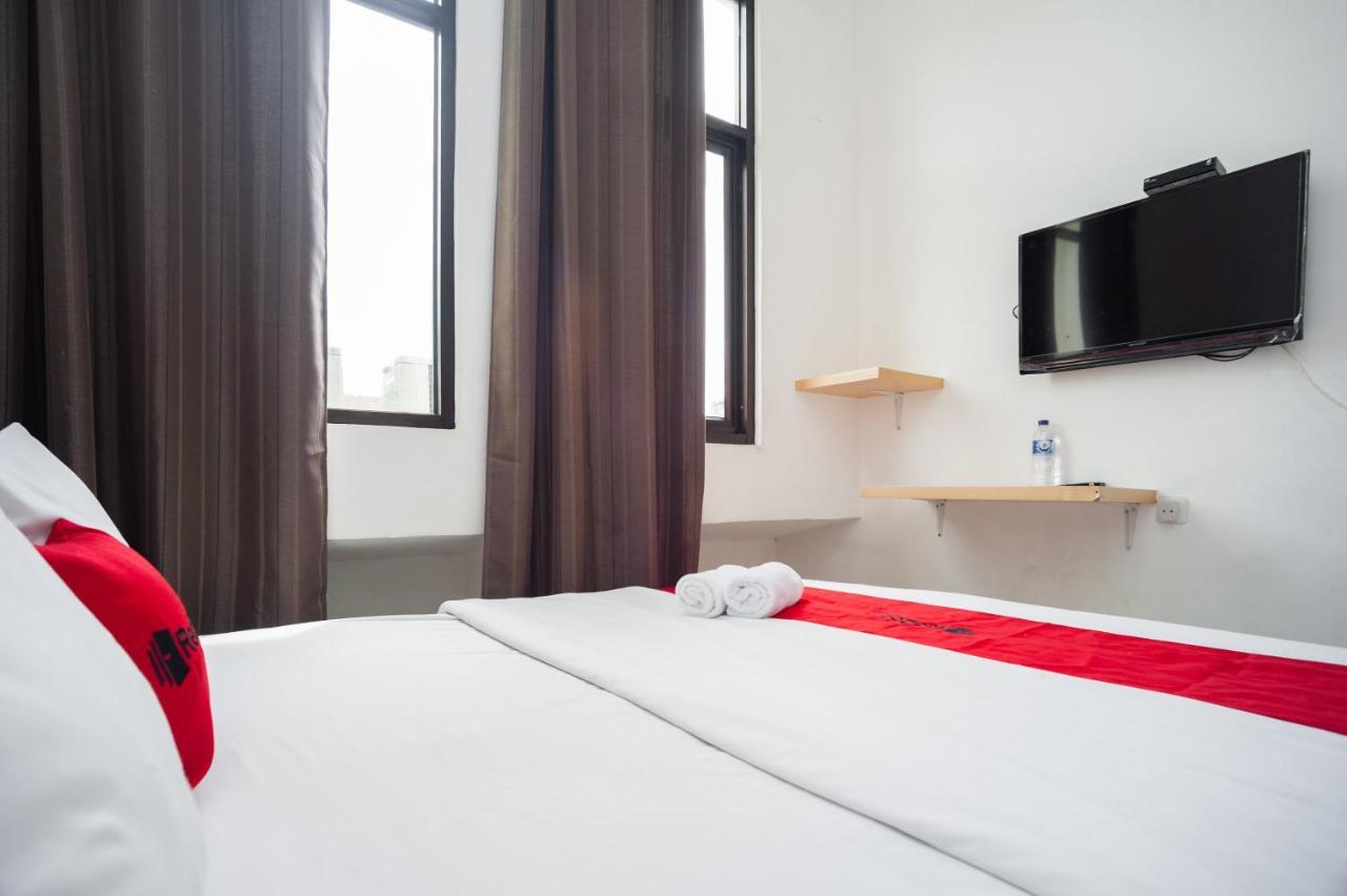 Hotel Reddoorz At Jalan Bangau Palembang Exteriér fotografie