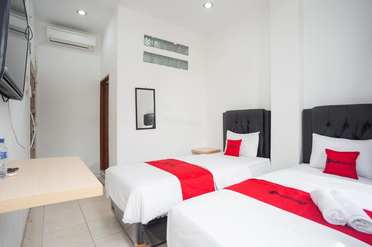 Hotel Reddoorz At Jalan Bangau Palembang Exteriér fotografie